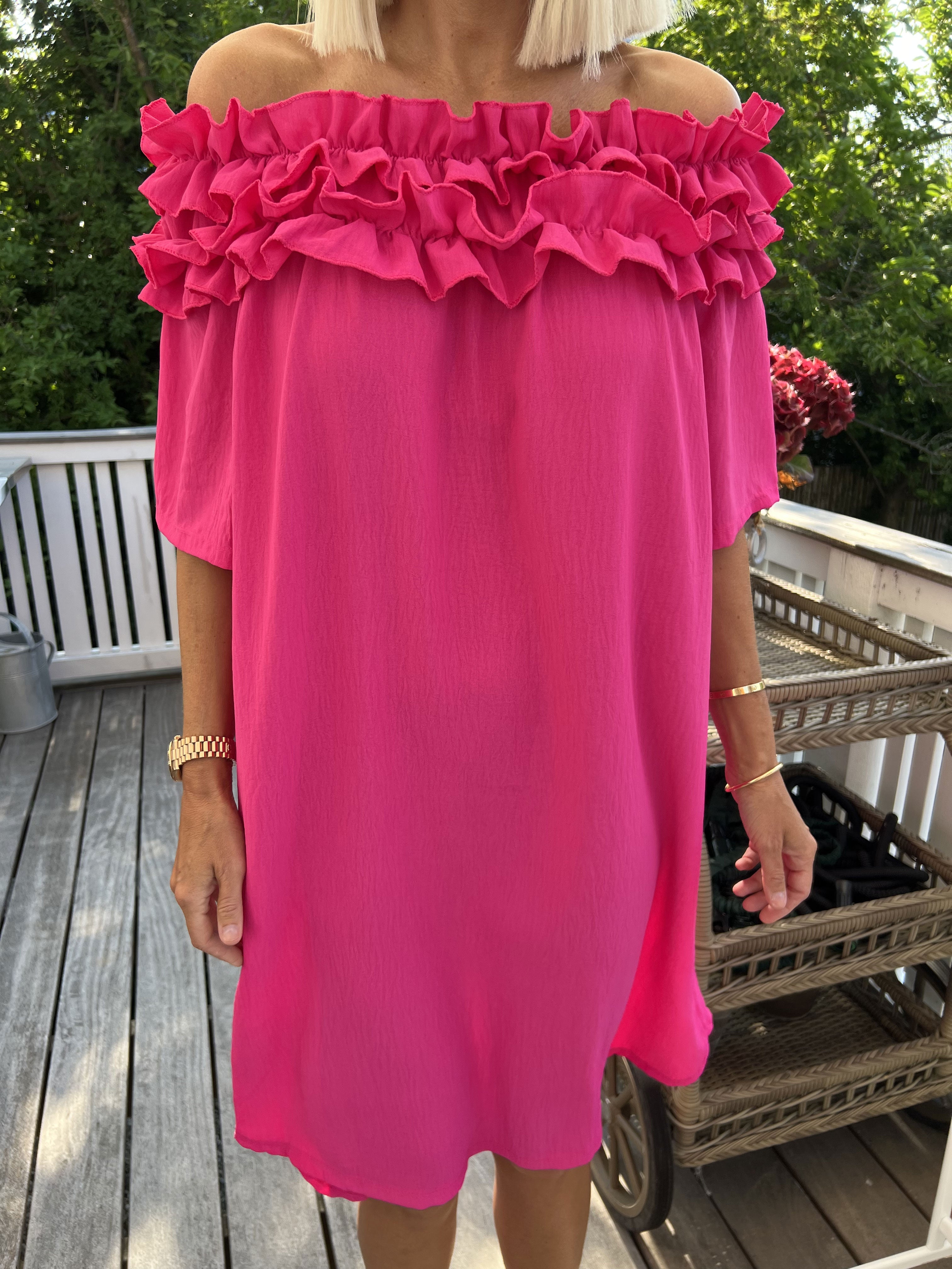 Chili Sleeveless Dress - Fineste kjole med flæser i udskæringen